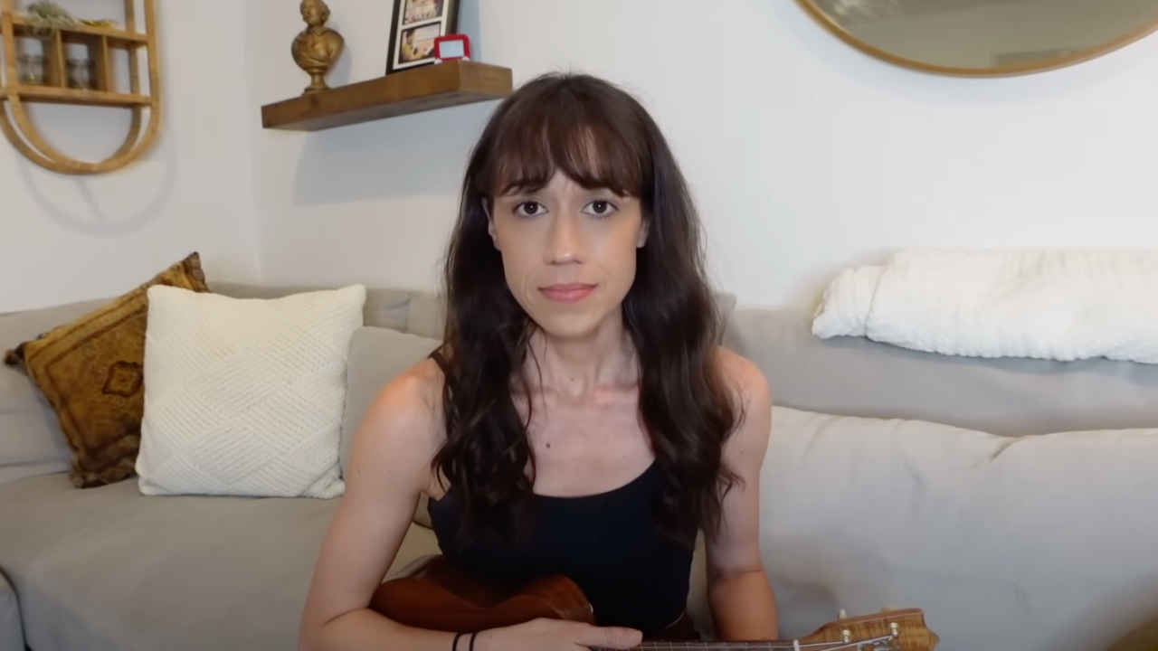 Colleen Ballinger Youtubes Miranda Sings Addresses Grooming Allegations In 10 Minute Ukulele 